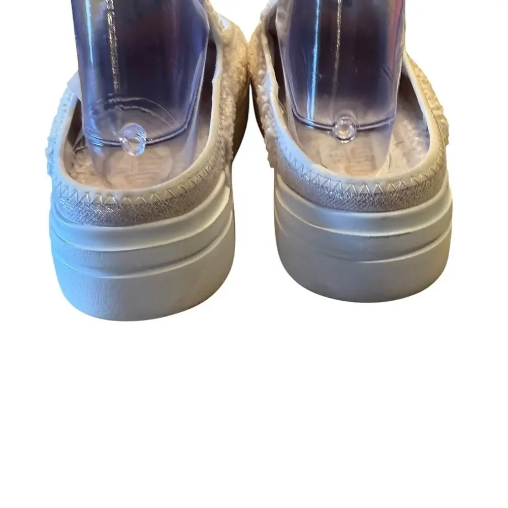Hey Dude Austin Lifts in a Cream Sherpa Slip On Shoes in a Womens 9.5